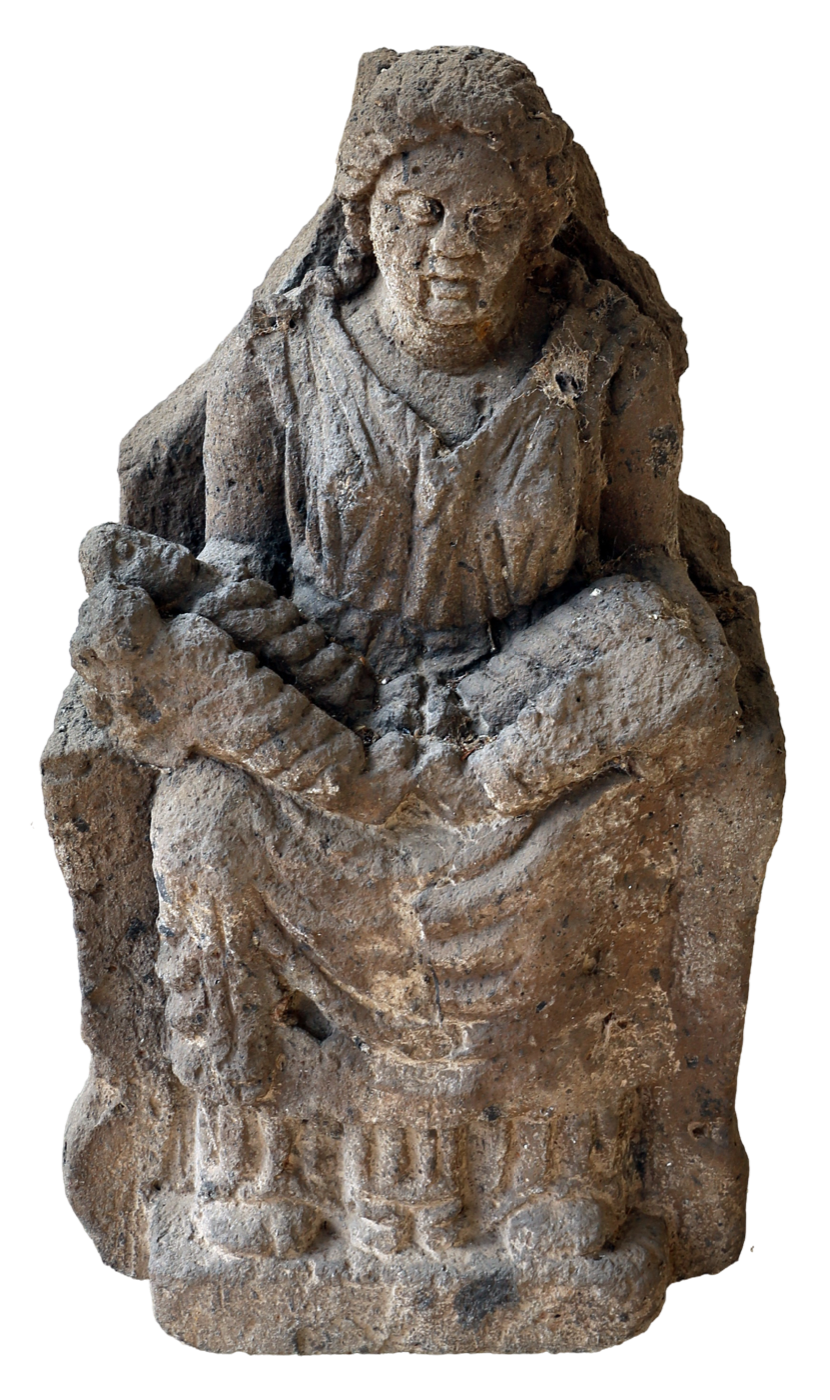 Mater Matuta in tufo, VI-V secolo a.C., trovata a Capua